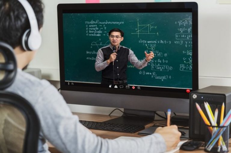 online course in america